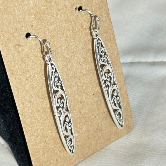 2/$20 Silver tone long marquee w/filigree & swirl hook earrings NWOT - Picture 7 of 10
